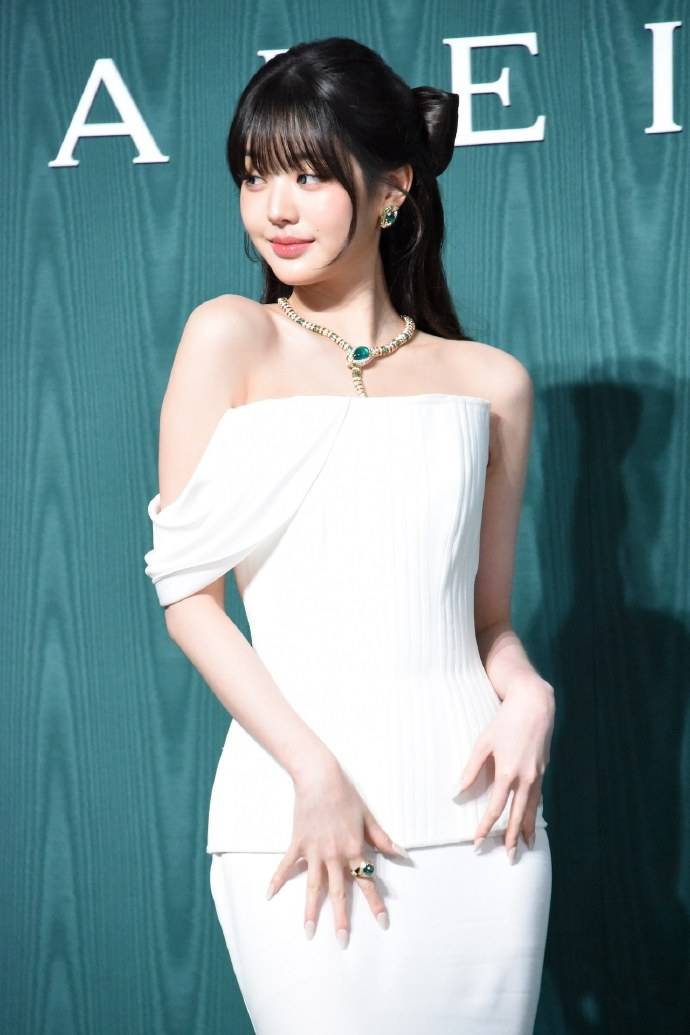 张元英晒出与宝格丽韩国代表聚餐照