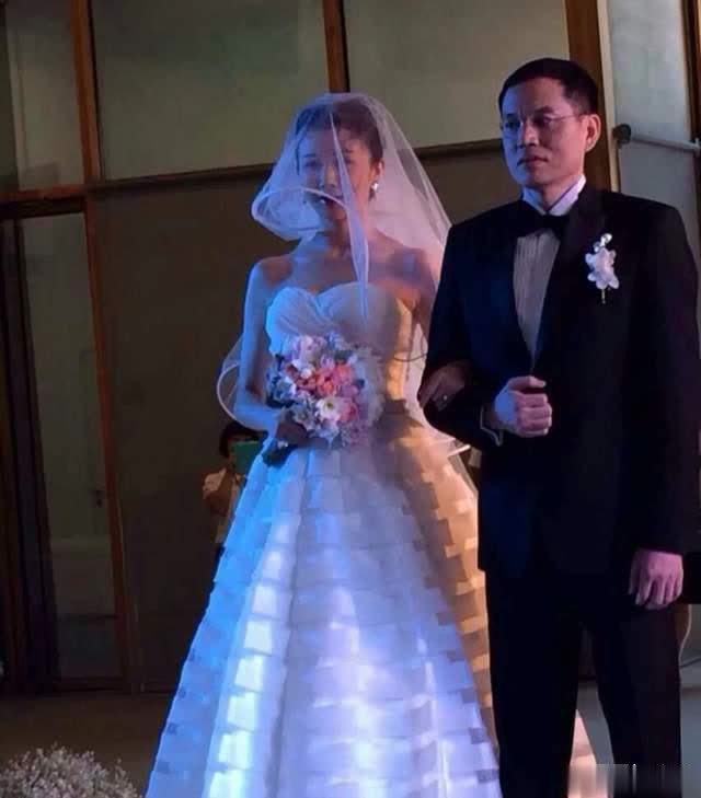 再漂亮也没用！孙菲菲宣布离婚，仍对孕期前夫未买葡萄干介怀
