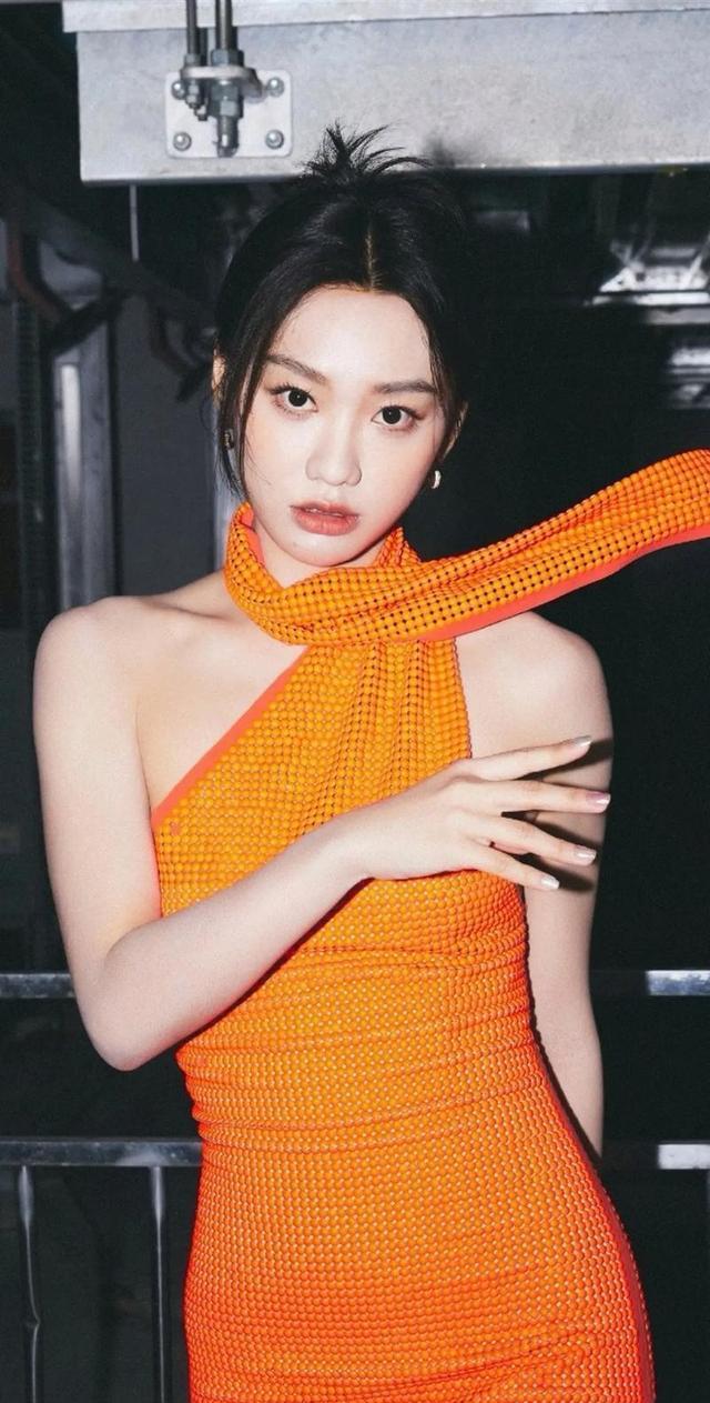 宁愿净身出户，也要与闫妮离婚的邹伟，19年过去现状如何