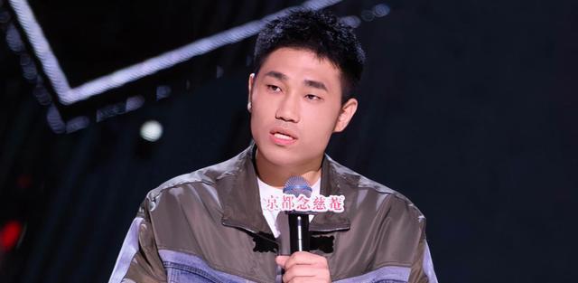 获封年度脱口秀王，翟佳宁：不做说教，只当逗笑机器