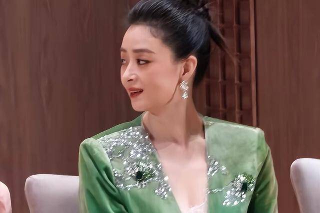 和蒋欣相恋多年，却转身娶了小4岁同校师妹，如今爱情事业双丰收