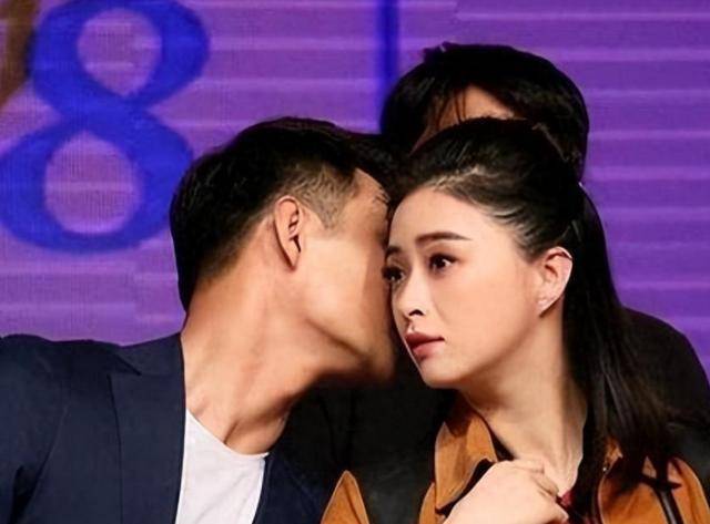 和蒋欣相恋多年，却转身娶了小4岁同校师妹，如今爱情事业双丰收