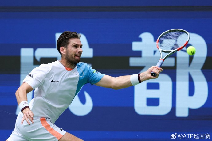 中国小将周意救赛点2-1逆转英国名将诺里，晋级ATP250成都站16强