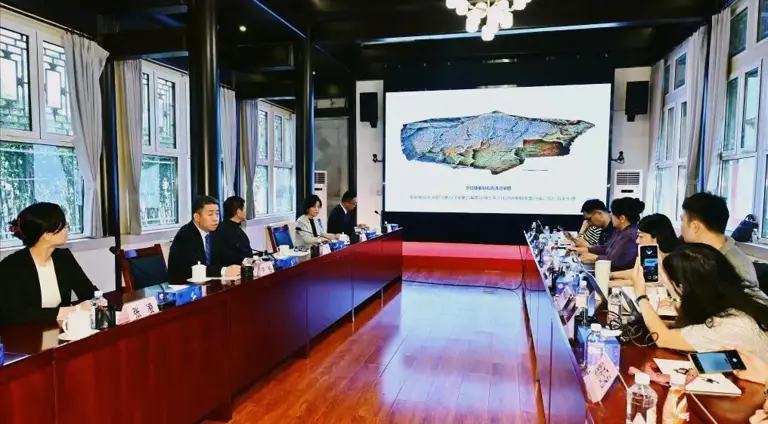 国家最终确认！青海神秘刻石是真的，山海经中的昆仑神山找到了