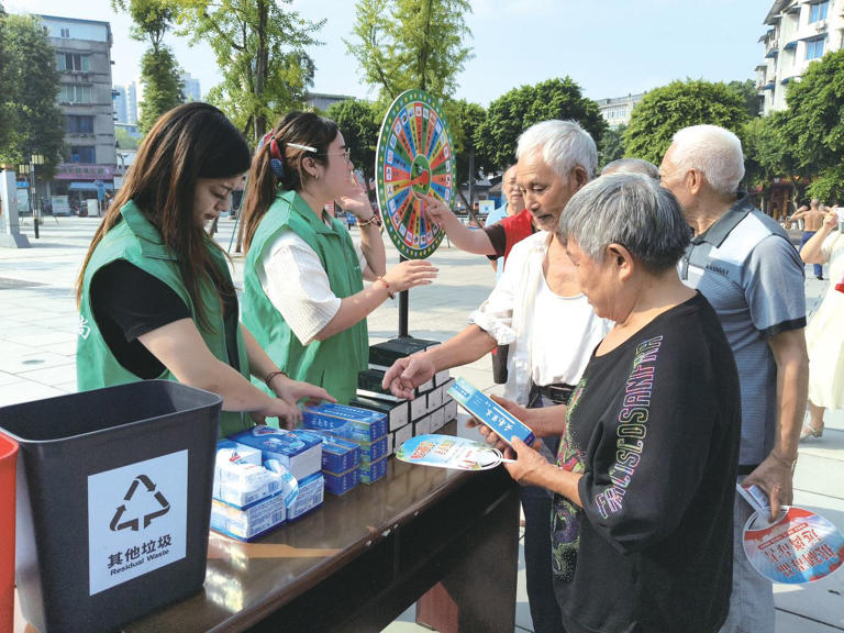 犍为投“分”运动会 垃圾分类“玩”出新花样