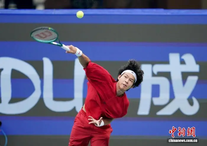 中国球员周意逆转英国名将 携手商竣程晋级16强