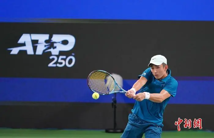 中国球员周意逆转英国名将 携手商竣程晋级16强