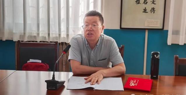 У�Ѿ�ʫ����ȼУ԰���飬ǧ����ѧ����ʫ���ȣ���������