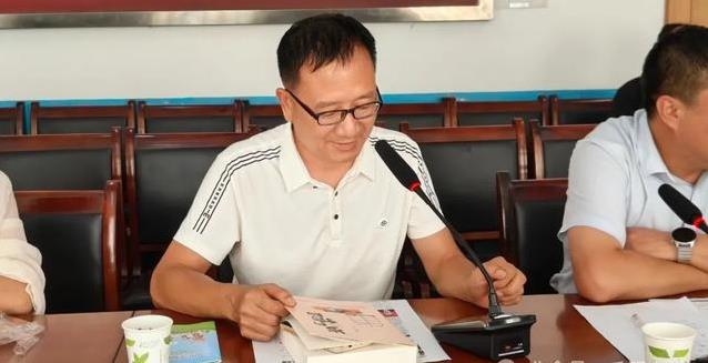 У�Ѿ�ʫ����ȼУ԰���飬ǧ����ѧ����ʫ���ȣ���������