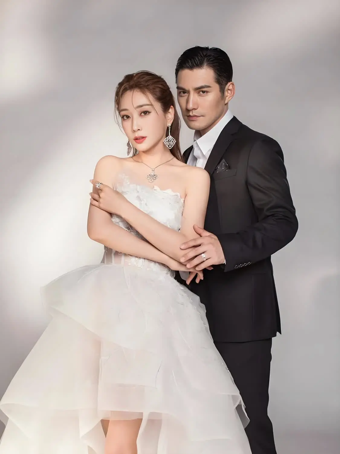 拍完戏就回家！长得风流倜傥却从不风流，这6位明星绝对是好男人