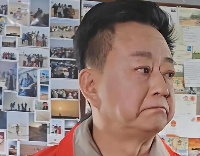 离开央视7年后，如今再看61岁的朱军，面容浮肿，早年风光已不再