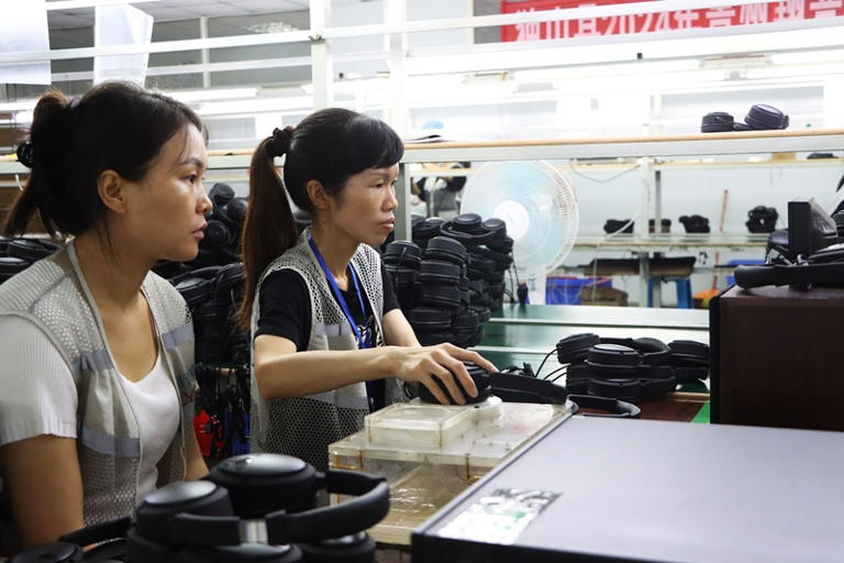 企业忙订单、抓生产。