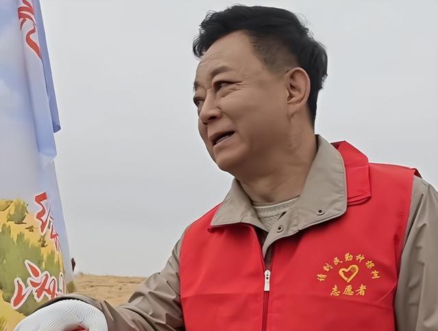 离开央视7年后，如今再看61岁的朱军，面容浮肿，早年风光已不再