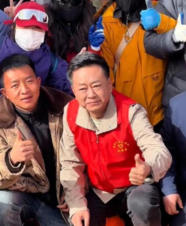 离开央视7年后，如今再看61岁的朱军，面容浮肿，早年风光已不再