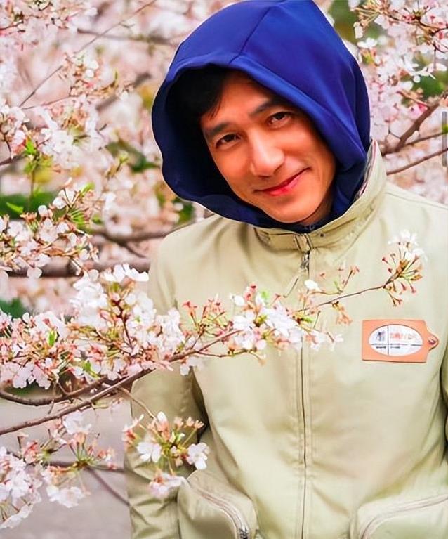 梁朝伟隐居日本多年，只为这简单理由，刘嘉玲却过得如此精彩？