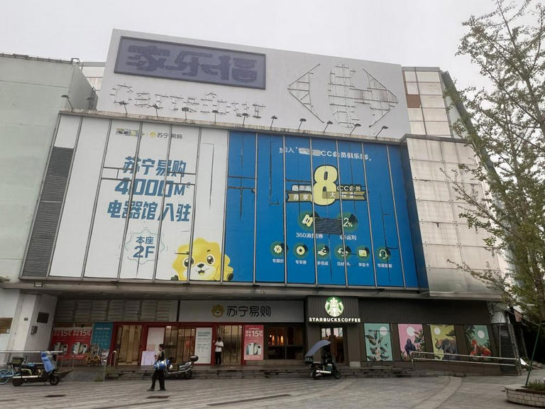 实探家乐福中国最后两家门店，员工坦言：能买的东西不多了