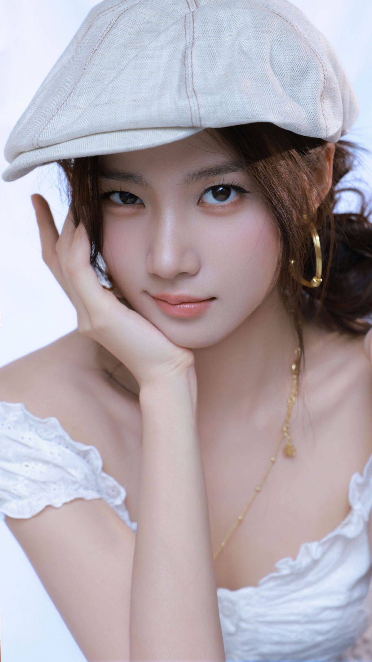 卢昱晓千禧辣妹风