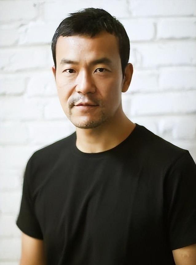 从龙套到柏林影帝，廖凡24年不靠爹，妻子却是周星驰幕后王牌