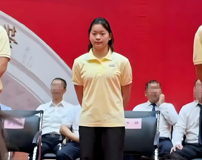 ��ѧ3�죬ȫ��濱�����ˡ� ��Ϊ���˹ھ���������������ҫ�����ߴ�����������������̨����У�գ��Ȿ����ֵ�����ǵ�����˲�䣬ȴ�������˶��⹥��������������ò���ĵ����о�ֹ��������ĳ��������������δͣЪ��  ���˼���̱��س�Цȫ��濺����ձ���