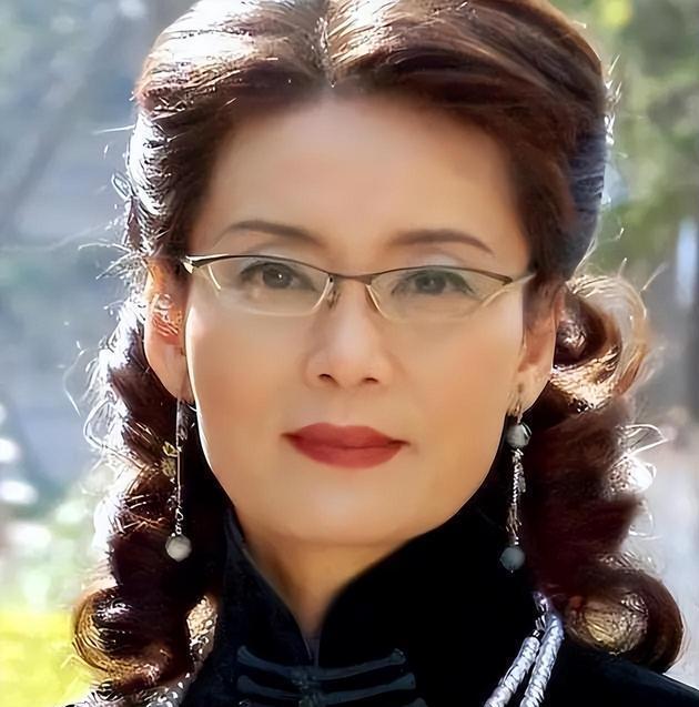 ����Ȧ��ɾ���5λŮ�ǣ��������������飬���������Ժá�����װ�