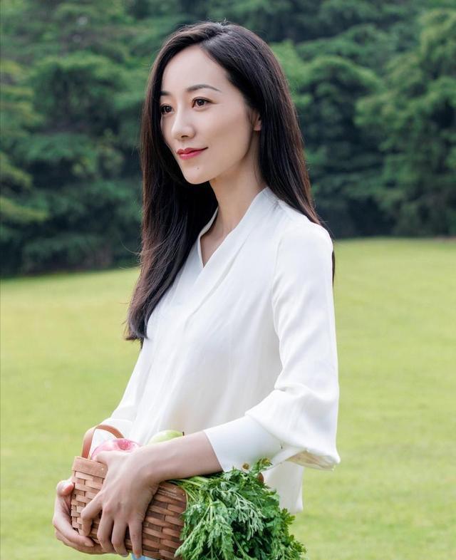 ����Ȧ��ɾ���5λŮ�ǣ��������������飬���������Ժá�����װ�