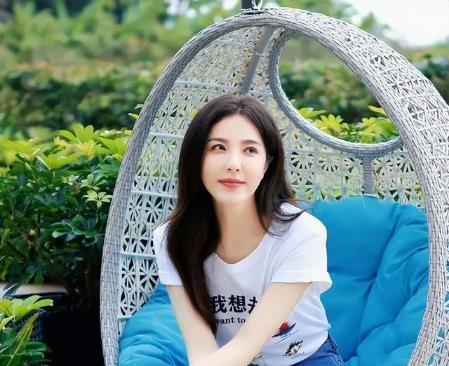 她被称为“两百年难遇的美人”,但为何至今选择独自前行?