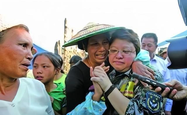 ����Ȧ��ɾ���5λŮ�ǣ��������������飬���������Ժá�����װ�