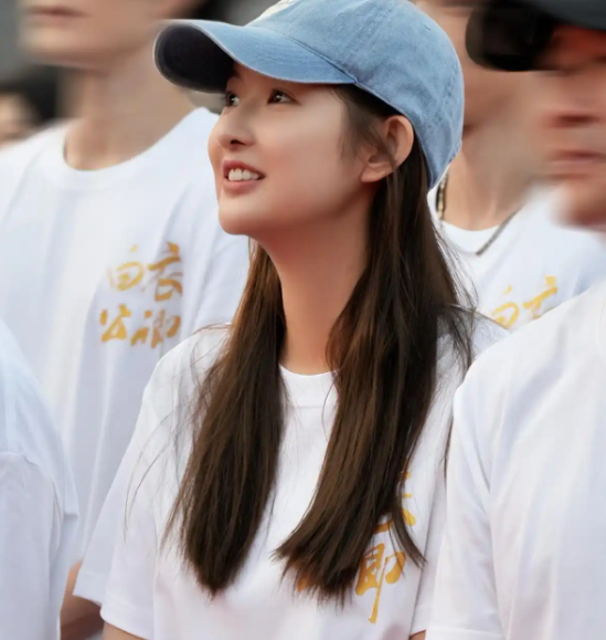 32岁龚俊《白衣公卿》造型曝光，高马尾小束腰帅到不行，天生为古装而生
