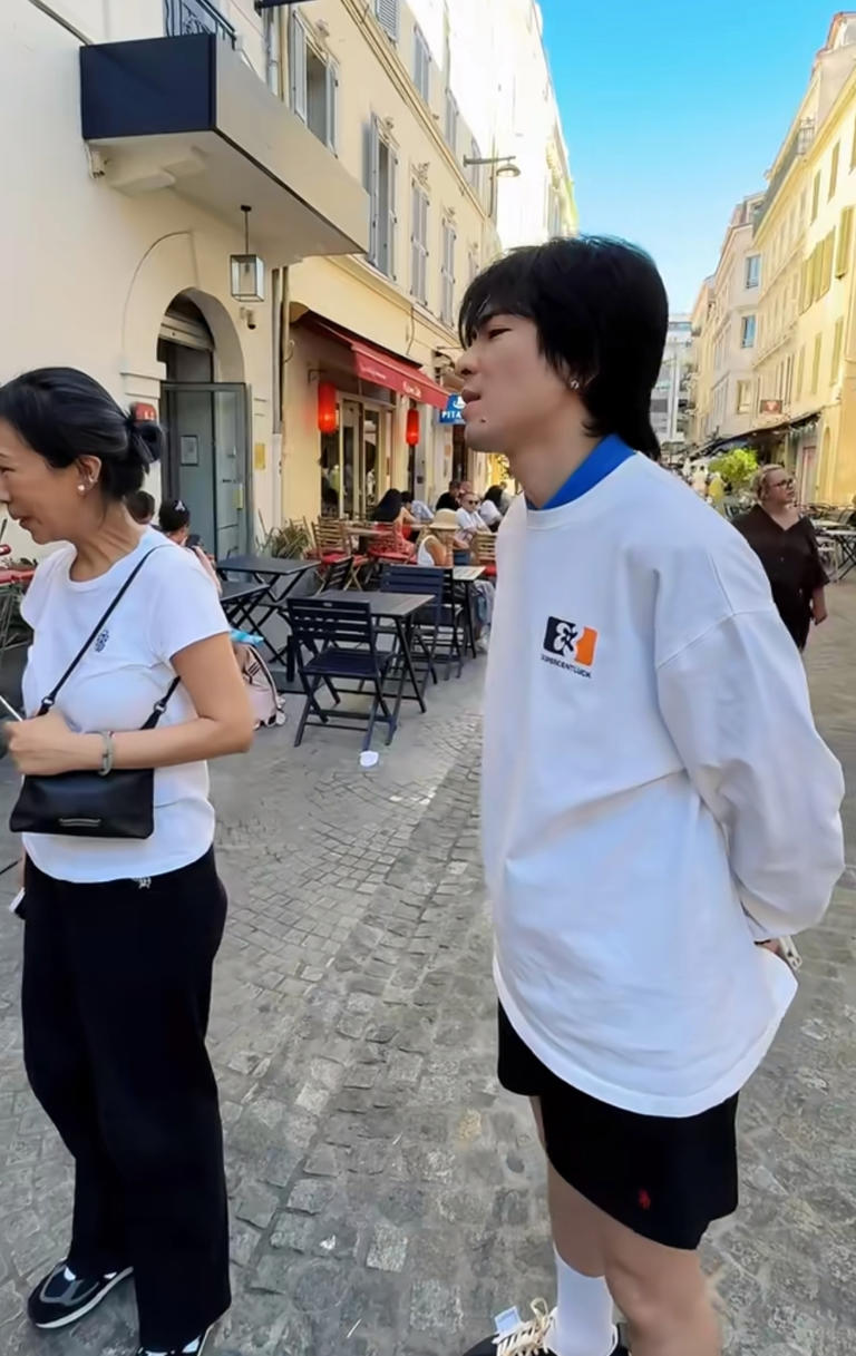 萧敬腾夫妇法国度假，他为老婆扎发，林有慧素颜显老仍被爱