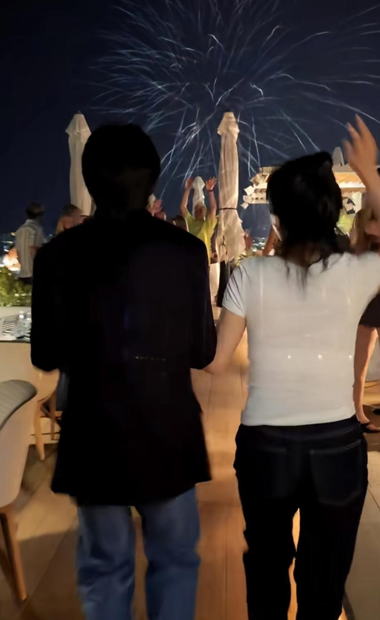 萧敬腾夫妇法国度假，他为老婆扎发，林有慧素颜显老仍被爱