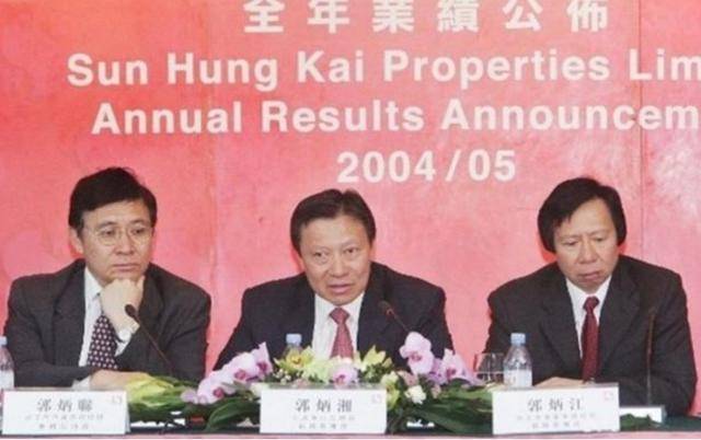 香港四大家族没落：李嘉诚父子撤退，郑裕彤儿子负债李兆基家躺平