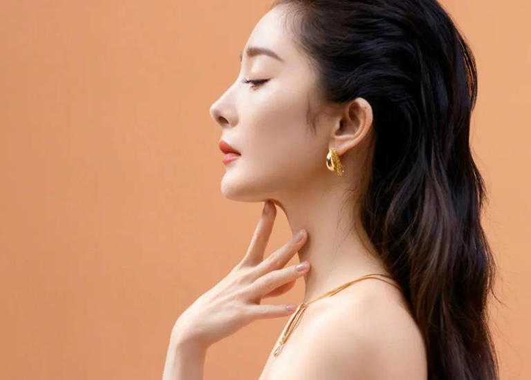 好尴尬！娜扎误发杨幂“丑照”，暴露对方侧脸短板，亮点不止一个