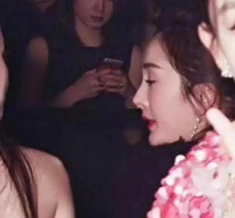 好尴尬！娜扎误发杨幂“丑照”，暴露对方侧脸短板，亮点不止一个