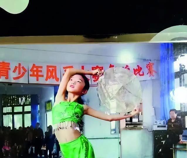 她跑赢质疑却难逃争议，吴艳妮的世锦赛路有多拼？