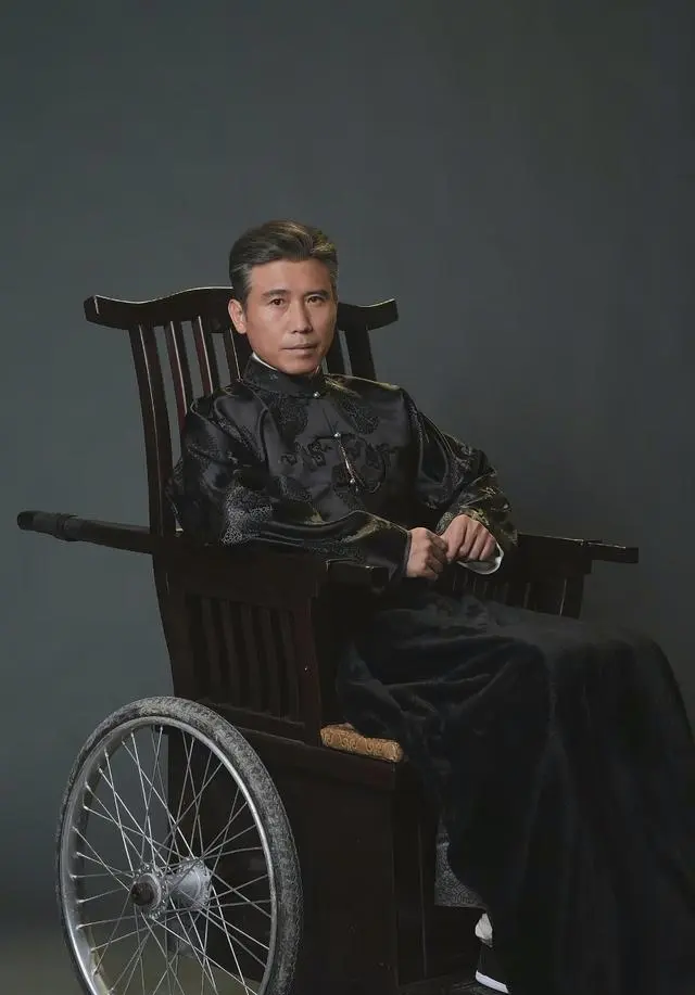 陈伟霆《九门》全阵容官宣，尹新月二月红换人 释小龙居然杀回