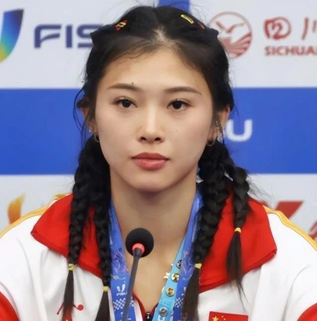 她跑赢质疑却难逃争议，吴艳妮的世锦赛路有多拼？