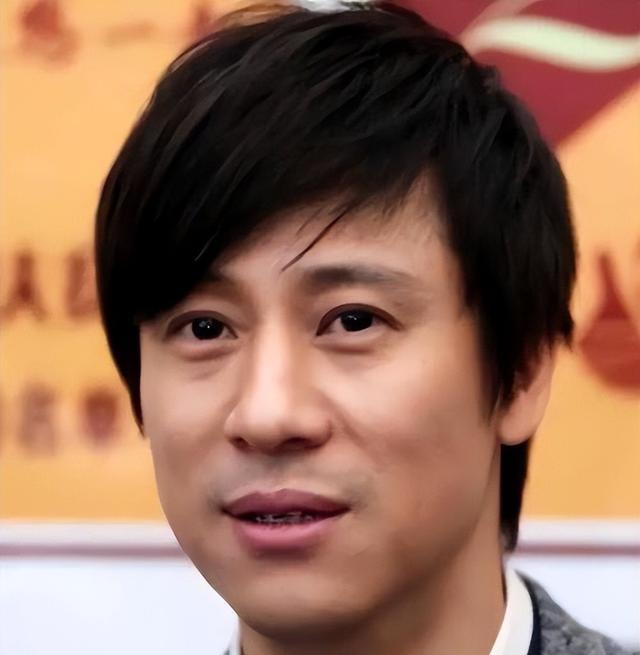 解晓东近况：从“春晚红人”到低调生活，57岁还靠商演赚钱