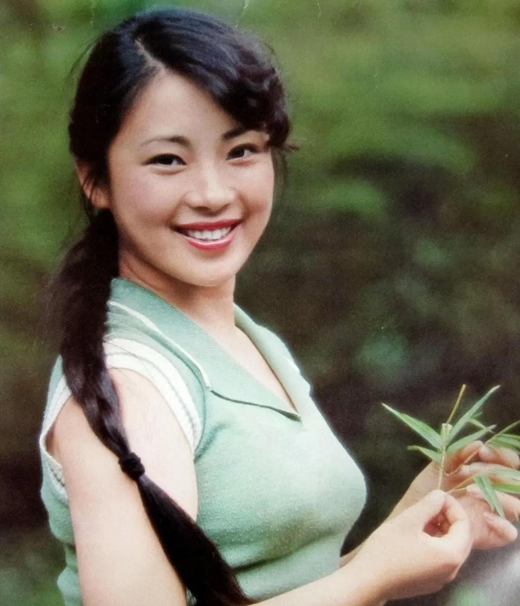 李连杰也没想到，他给黄秋燕女儿的嫁妆，竟撕掉了他最后的体面