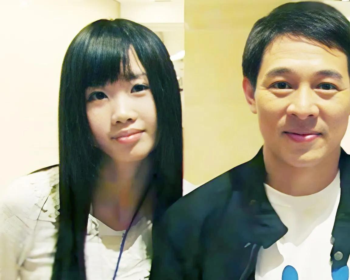 一场本应温馨的婚礼，却因为一份特殊的嫁妆，让功夫巨星李连杰陷入了前所未有的舆论漩涡。这份给前妻黄秋燕女儿的嫁妆，不仅没有带来祝福，反而意外揭开了那段尘封多年的感情旧账，让这位国际巨星最后的体面荡然无存。 婚礼现场的照片在网络上迅速传播，
