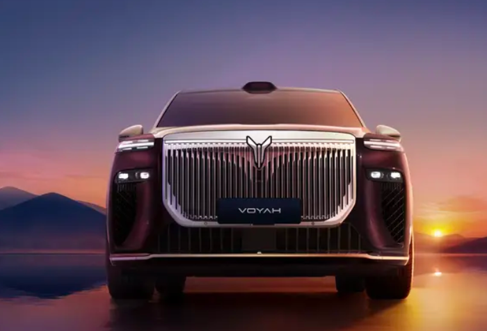 岚图新时代旗舰SUV“泰山”曝光，搭载华为ADS Ultra智驾方案