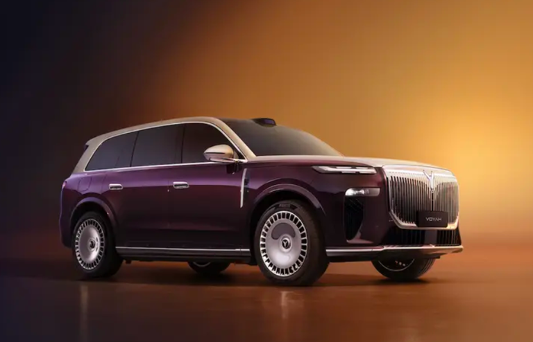 岚图新时代旗舰SUV“泰山”曝光，搭载华为ADS Ultra智驾方案