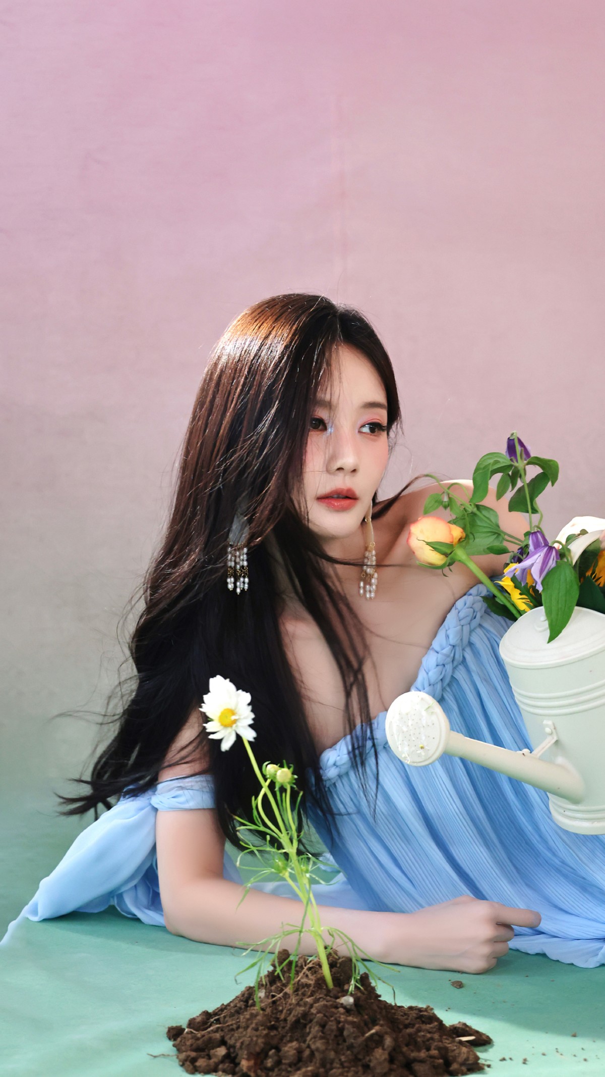 李一桐蓝裙写真美翻啦