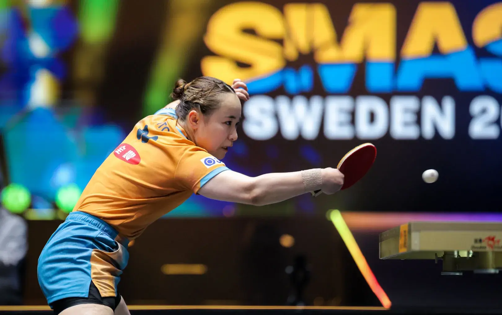 孙颖莎发球很标准，她发球时手臂180度张开的动作，被裁判提醒