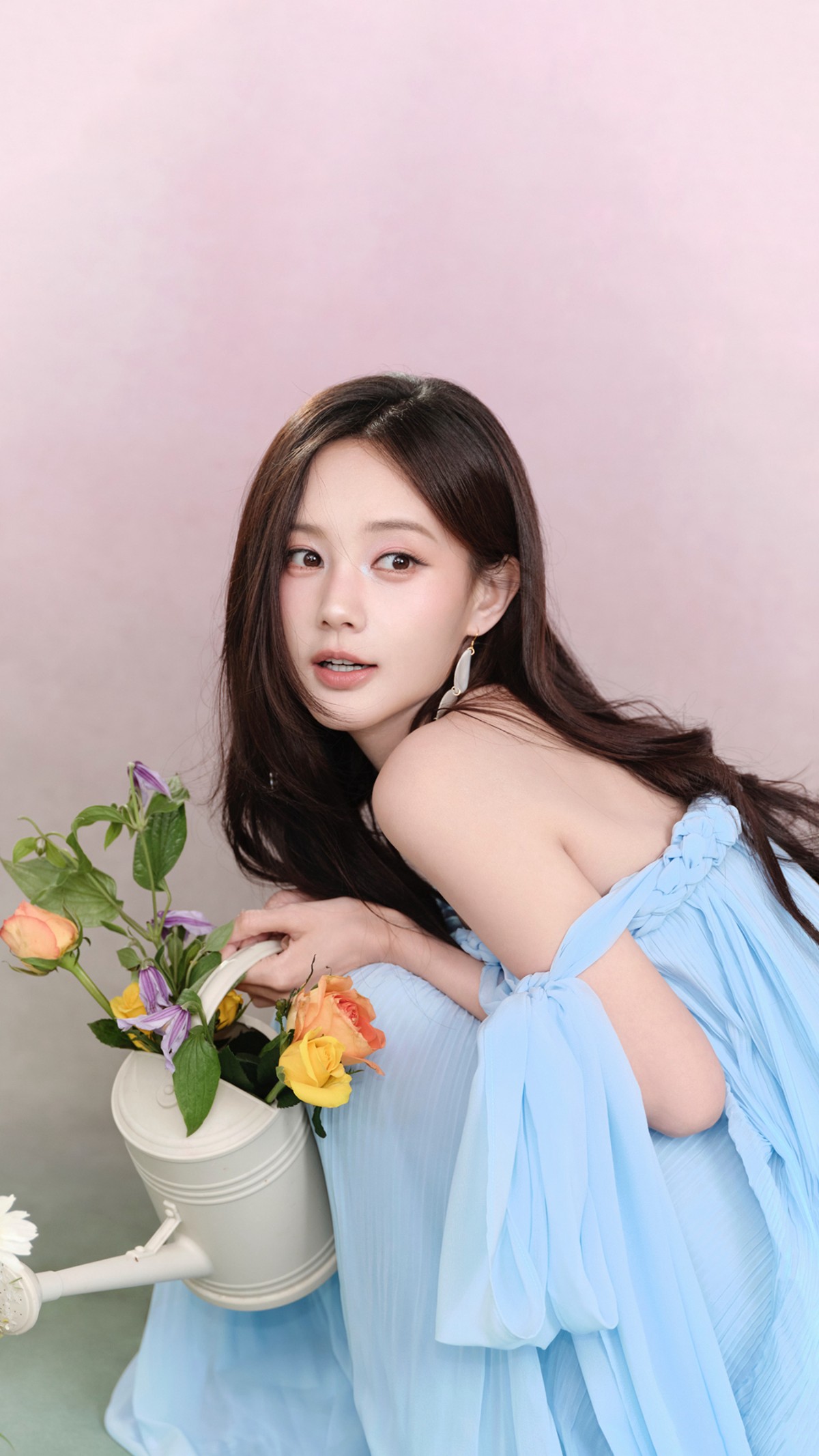 李一桐蓝裙写真美翻啦