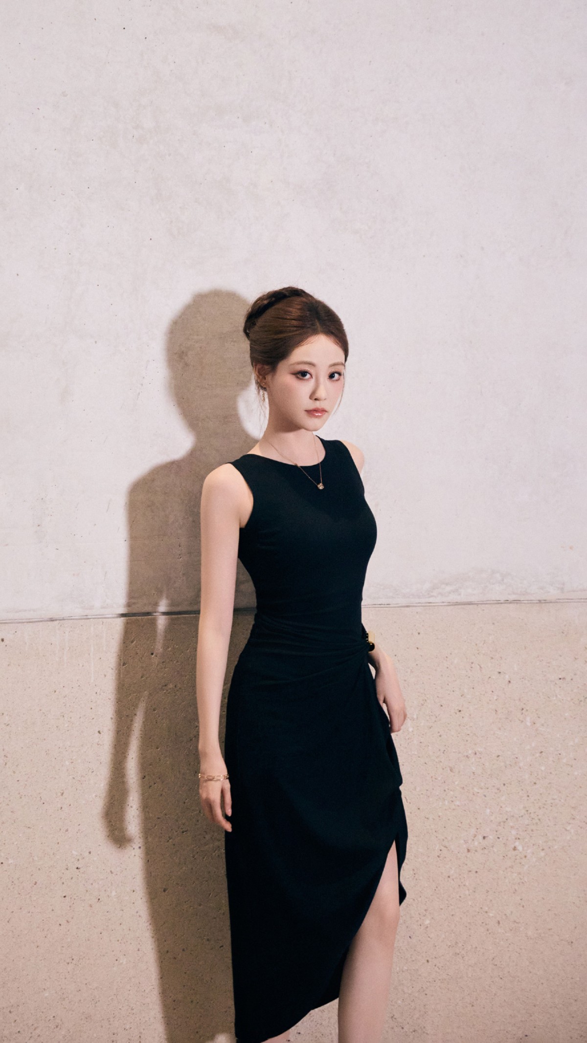 祝绪丹赫本风黑裙绝美