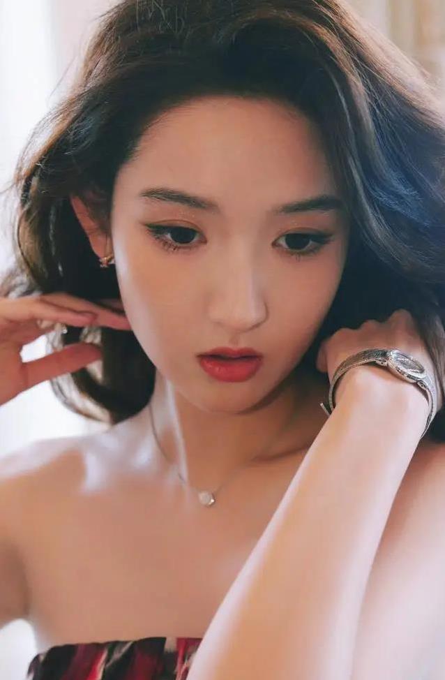 95后舞者变荧幕黑马，她凭啥拿下双料大奖？