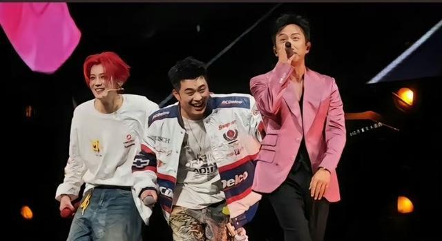 初代跑男集结!李晨邓超陈赫现身鹿晗演唱会!鹿晗发文让李晨很尴尬