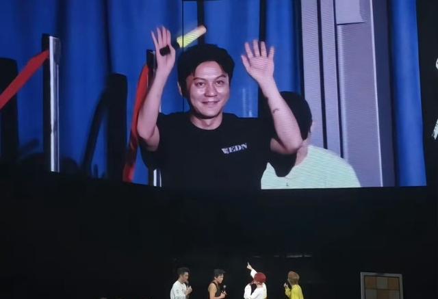 初代跑男集结!李晨邓超陈赫现身鹿晗演唱会!鹿晗发文让李晨很尴尬