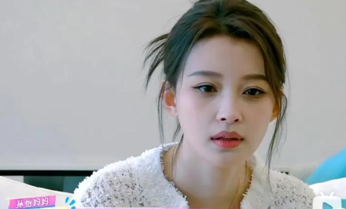孙怡接女儿放学！8岁大福谈和同学绝交，家中书桌超乱学日语英语
