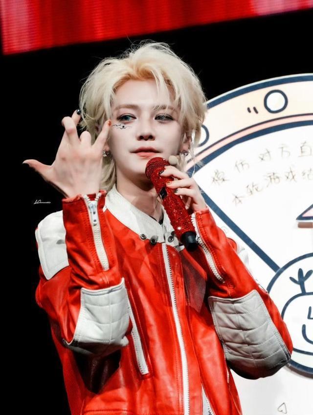 初代跑男集结!李晨邓超陈赫现身鹿晗演唱会!鹿晗发文让李晨很尴尬